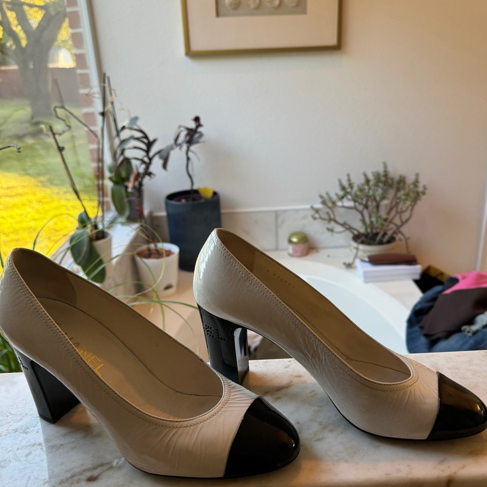 Chanel Pumps white and black block heels